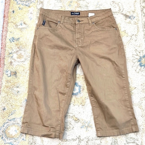 Armani Jeans,32, Khaki Color Men’s Shorts, Excellent Condition, Easily Unisex - Picture 2 of 13